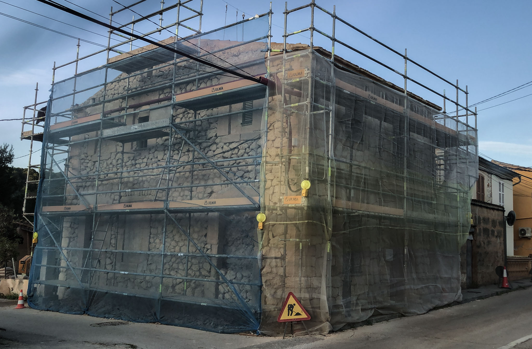 Restauración de muros y fachada chalet Mallorca por Reformas Marín Marí